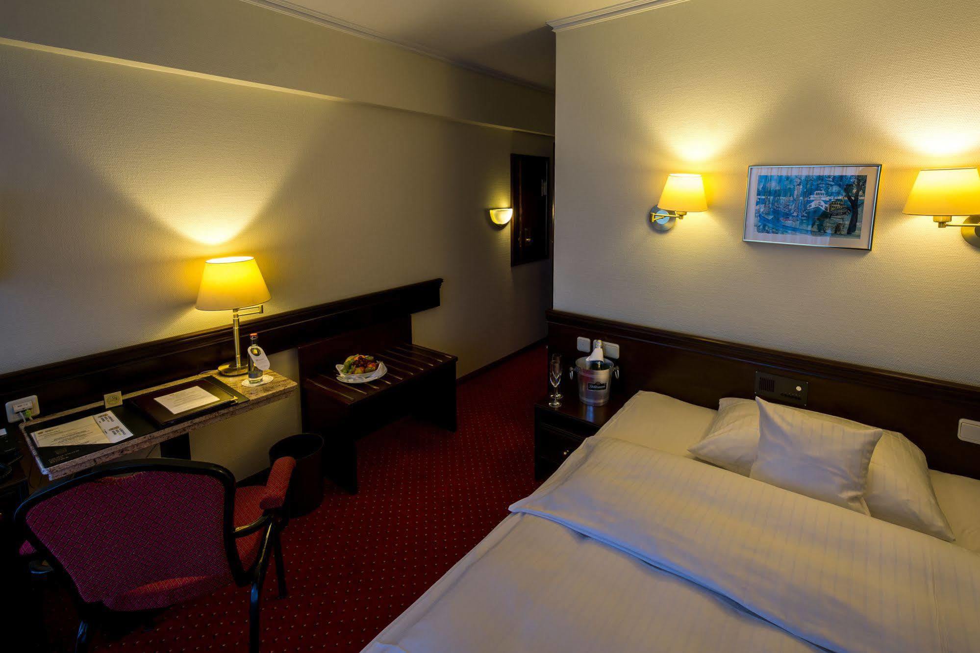 Sachsenwald Hotel Reinbek Dış mekan fotoğraf