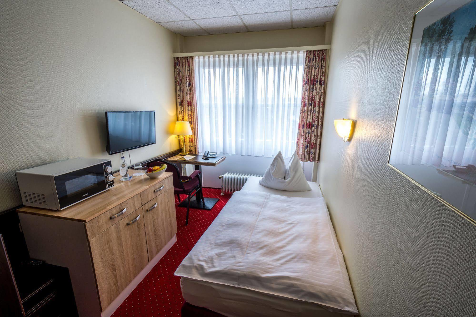 Sachsenwald Hotel Reinbek Dış mekan fotoğraf